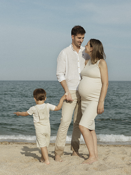 fotografía playa, infantil, familia, verano, embarazo, embarazada, sitges, barcelona