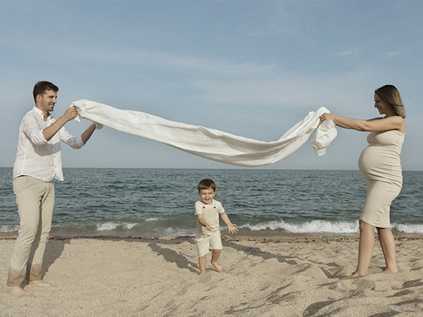 fotografía playa, infantil, familia, verano, embarazo, embarazada, sitges, barcelona