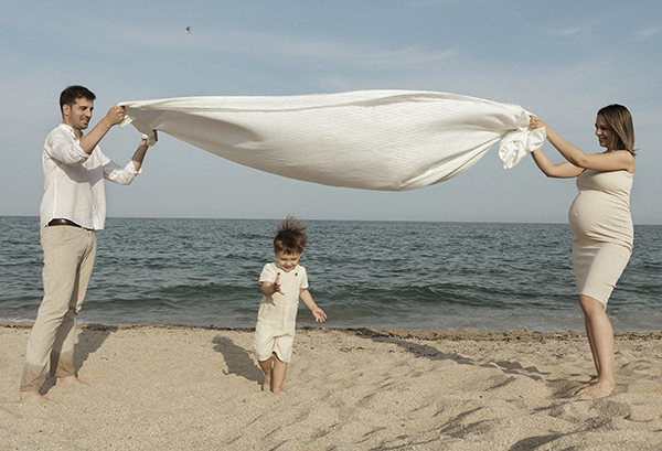 fotografía playa, infantil, familia, verano, embarazo, embarazada, sitges, barcelona