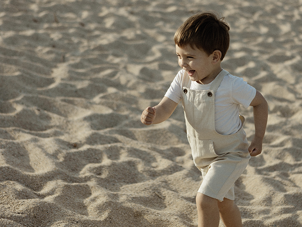 fotografía playa, infantil, familia, verano, embarazo, embarazada, sitges, barcelona