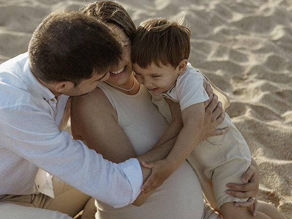 fotografía playa, infantil, familia, verano, embarazo, embarazada, sitges, barcelona