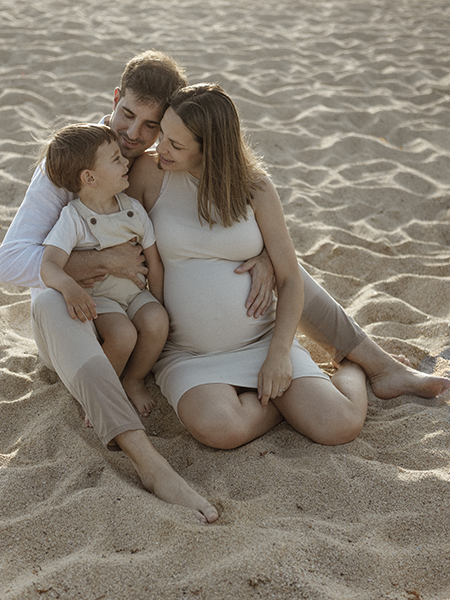 fotografía playa, infantil, familia, verano, embarazo, embarazada, sitges, barcelona