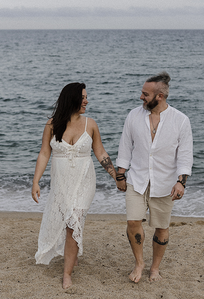 fotografía embarazada, pareja, árboles, mar