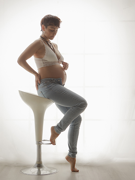 fotografía embarazada, barcelona, jeans