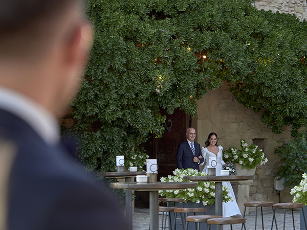 fotografía boda, entrada novia, laura espadale, evento, castell de tous