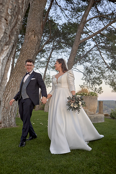 fotografía pareja divertida, boda, vestido novia, laura espadale