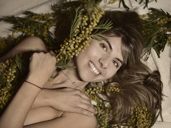 fotografía 40 años, perfil profesional, flores, retrato, mujer, esencia, laura espadale, barcelona