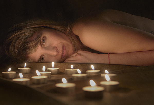 fotografía 40 años, perfil profesional, velas, retrato, mujer, esencia, laura espadale, barcelona