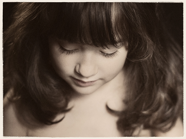fotografía infantil, estudio, barcelona, sant andreu, laura espadale, fotografía niños, primer plano, cara, ojos azules