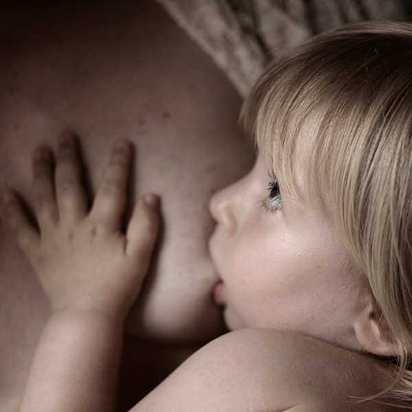 sesión de fotos de lactancia, maternidad, laura espadale, fotografía