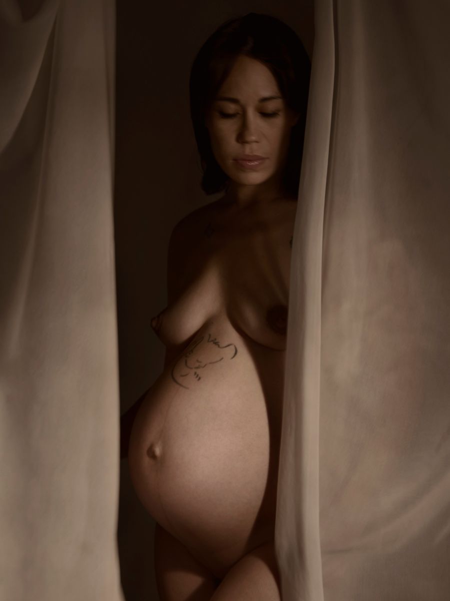 Fotografía de embarazo íntima en Barcelona