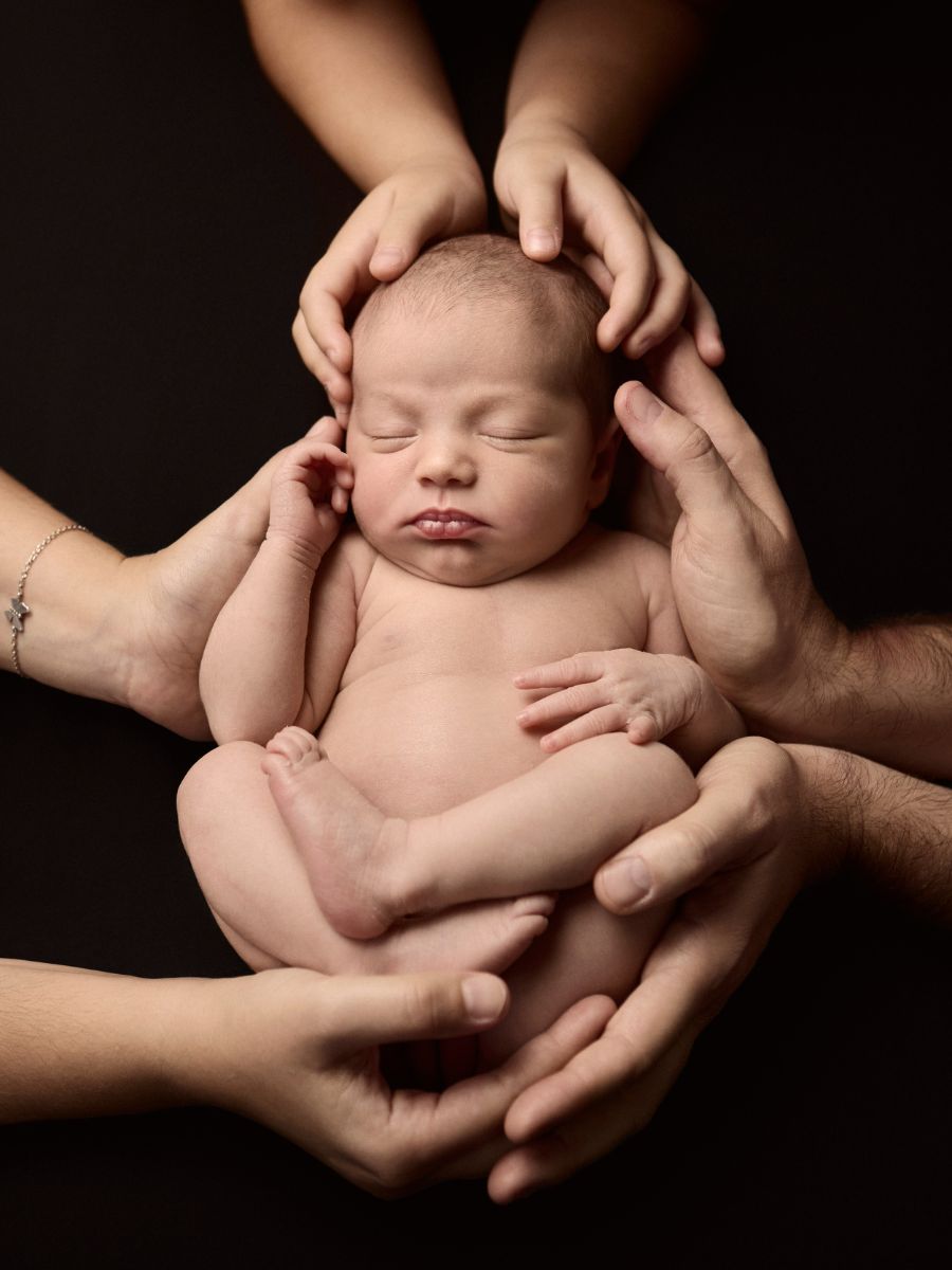 Bebé recién nacido fotografiado por Laura Espadalé