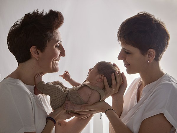 fotografía embarazo bebé barcelona familia matriarcal