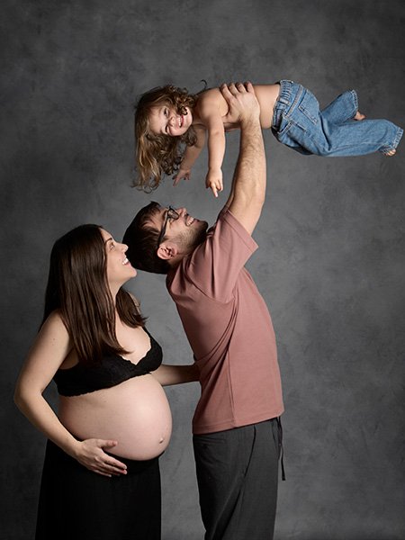 sesión de fotos de embarazo en familia