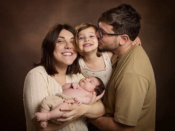 sesión de fotos de embarazo en familia