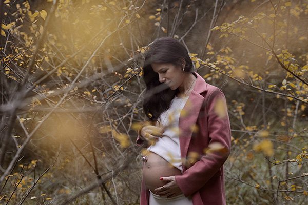 Sesión de fotos de embarazada en otoño